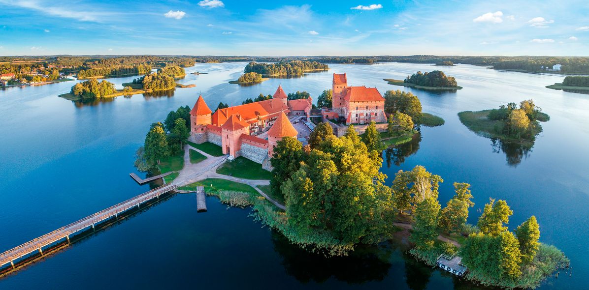 Luftaufnahme von Schloss Trakai in Litauen im Baltikum