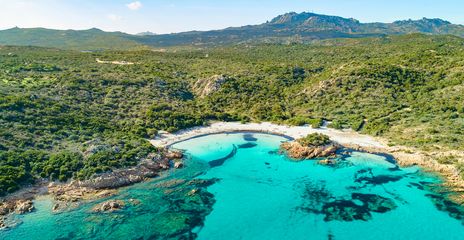 Strand an der Costa Smeralda auf Sardinien