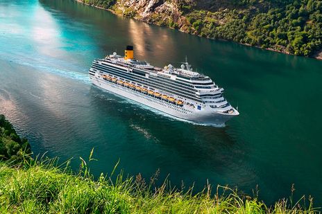 Ein Schiff von Costa
