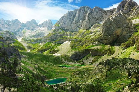 Eine malerische Landschaft in den Bergen Albanien