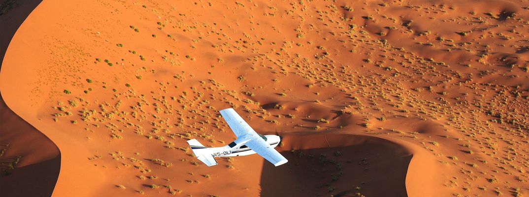 Flugsafari über der Wüste von Namibia