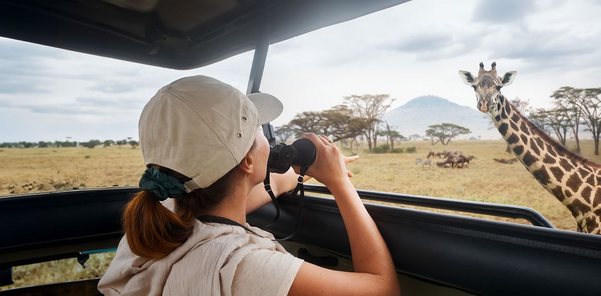 Frau auf einer Safari