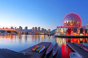 Aussicht auf Vancouver und das Science World Museum 