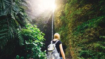 Frau beim Wandern auf Madeira
