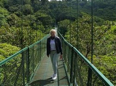 Chronistin Ines im Dschungel von Costa Rica