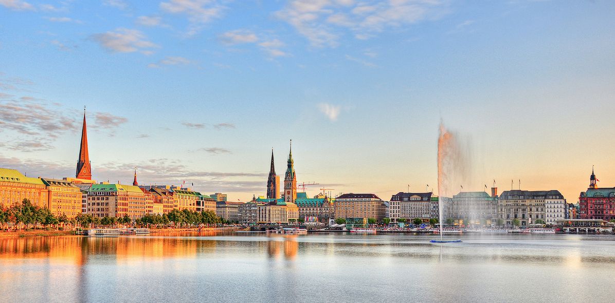 Blick auf die Alster und Hamburg