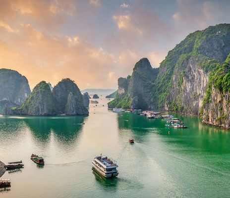 Boote in der Halong Bucht in Vietnam