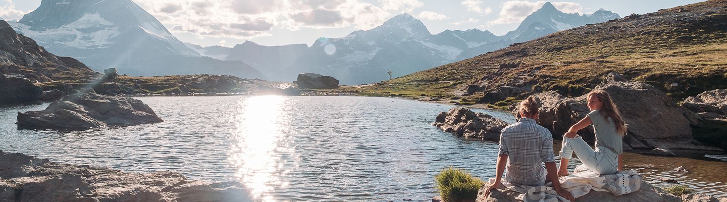 Paar am See in der Schweiz
