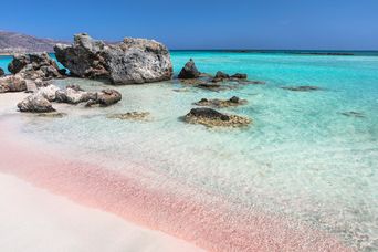 Rosafarbener Strand auf Kreta