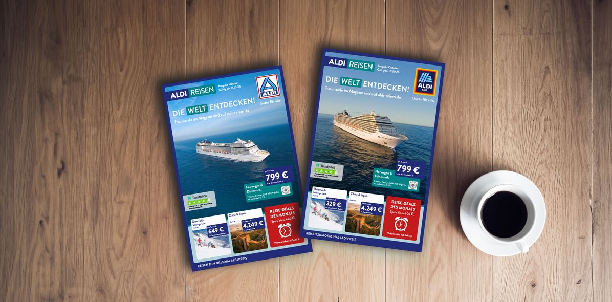 Titelblätter des ALDI Reisemagazins Nord & Süd vom Oktober 2026 auf einem Tisch neben einer Tasse Kaffee