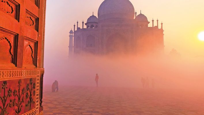 Taj Mahal im Nebel