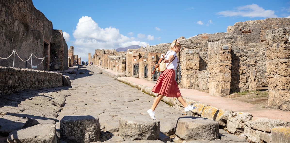 Frau in Pompeji in Italien