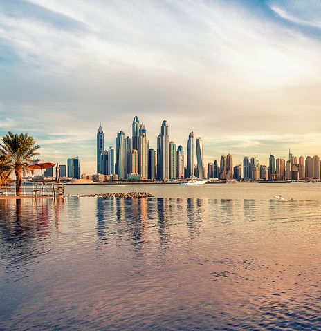 Skyline Dubai und Meer