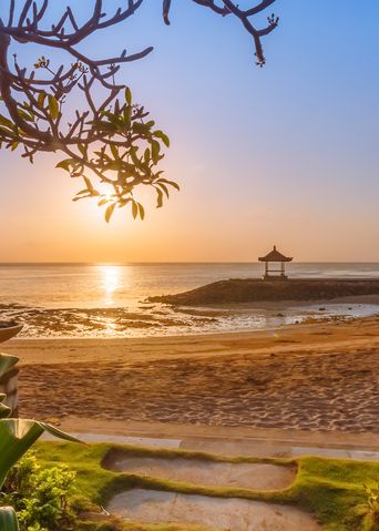Sonnenuntergang am Strand von Sanur auf Bali