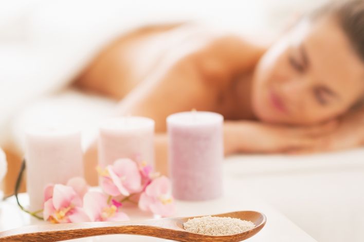 Frau bei einer Massage