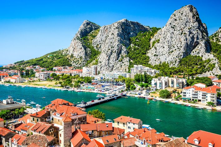 Blick auf Omis in Kroatien