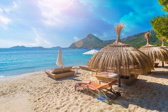 Liegen am Strand auf Mallorca