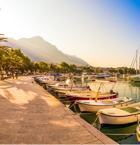 Boote in der Stadt Baska Voda in Kroatien