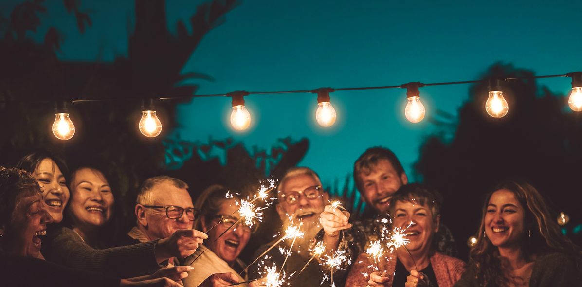 Gruppe feiert Silvester