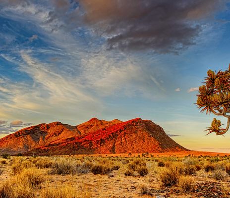 Berg und Landschaft der Kalahari Wüste