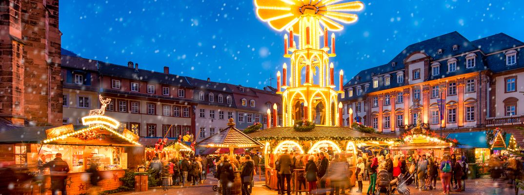 Weihnachtsmarkt in einer deutschen Stadt