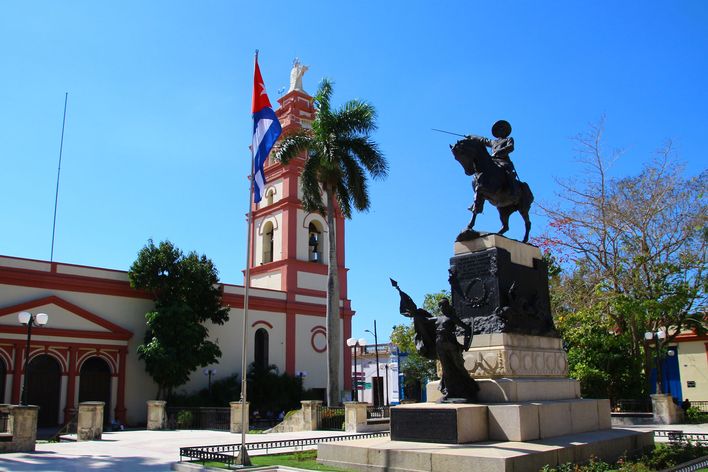 Statue in Camagüey
