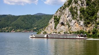 MS Nestroy auf dem Fluss
