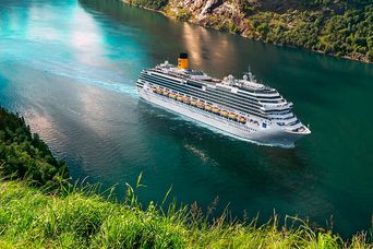 Ein Schiff von Costa in Norwegen
