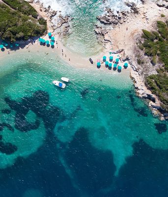 Küste von Ksamil in Albanien