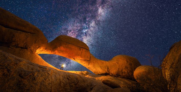 Sternenhimmel über den Granitfelsen von Spitzkoppe in der Wüste Namib