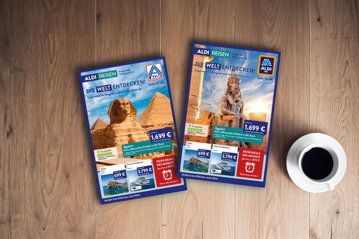 ALDI-Reisemagazin Titelblätter der Ausgabe Nord & Süd März 2026 auf Holztisch liegend