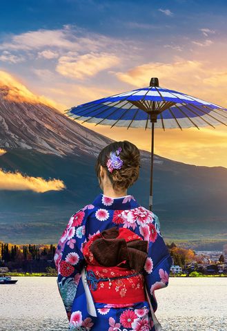 Frau am Fusse von Mount Fuji