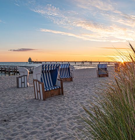 Blick auf Strandkörbe an der Ostsee