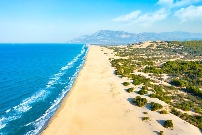 Weitläufiger Patara Strand mit Dünenlandschaft an der türkischen Mittelmeerküste