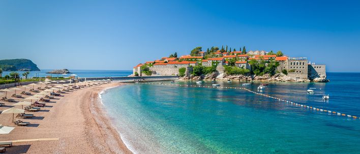 Blick auf Sveti Stefan in Montenegro