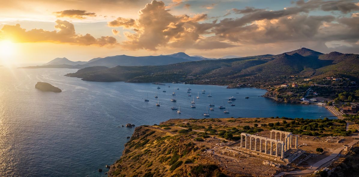 Blick von der Akropolis aufs Meer in Griechenland