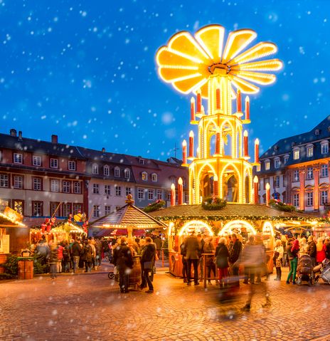 Weihnachtsmarkt am Abend