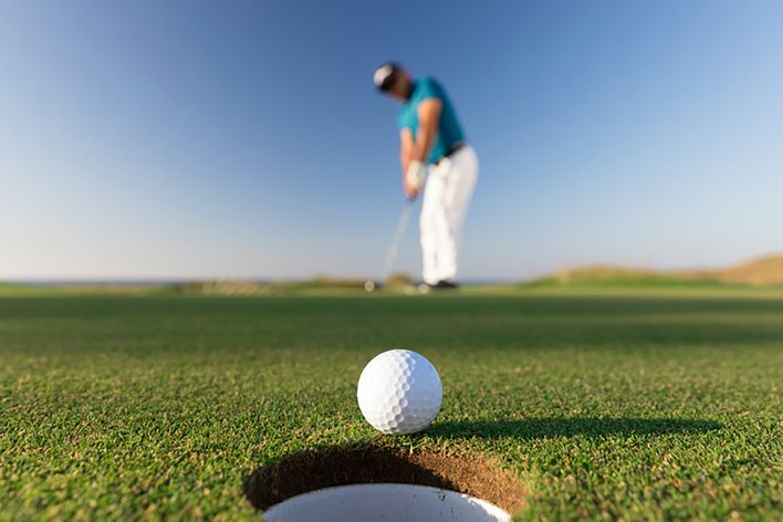 Golfspieler auf Golfplatz