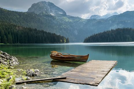 See mit Boot im Nationalpark Durmitor in Montenegro