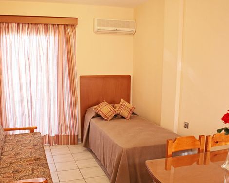 Sandy's Studios & Log-Villas-0