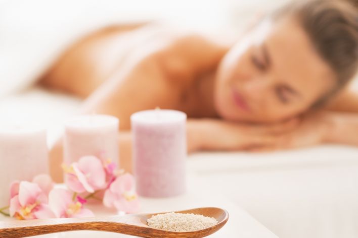 Frau bei Massage
