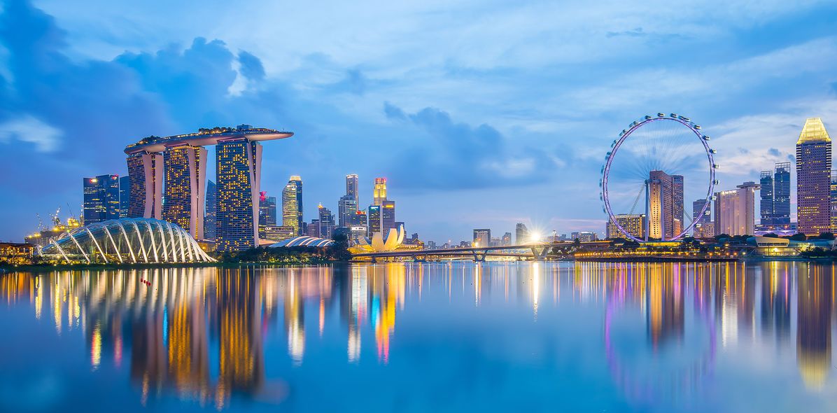 Skyline Singapur am Abend