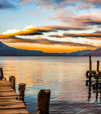 Ausblick auf den malerischen Sonnenuntergang am Atitlán See