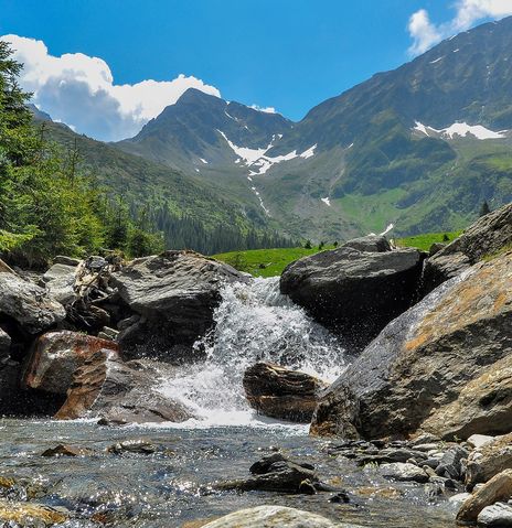 Wasserfall in den Bergen Rumäniens