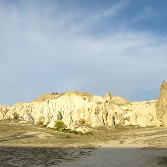 Ihlaratal in Kappadokien mit markanten Feenkaminen und Tuffsteinen, Türkei