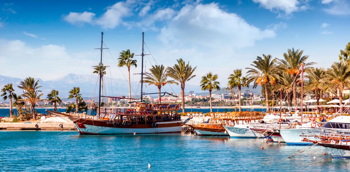 Hafen und Boote in Side