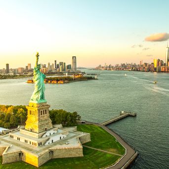 Blick auf die Freiheitsstatue in New York City