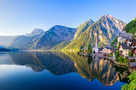 Blick auf Hallstatt am Hallstätter See im Salzburgerland in Österreich