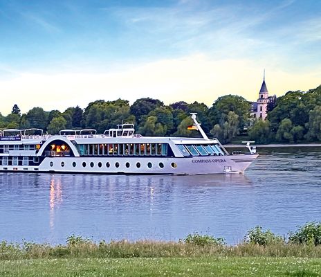 Compass OPERA auf dem Fluss