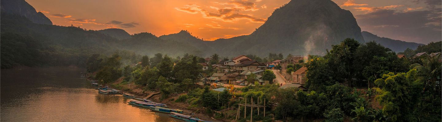 Blick auf die Abenddämmerung in Luang Prabang am Mekong